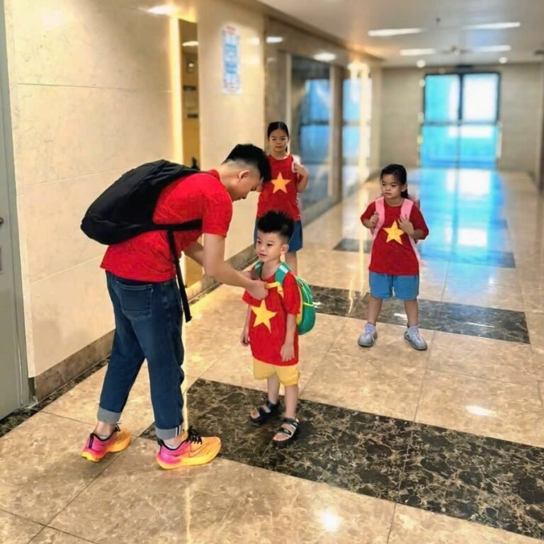 Cân nặng cặp sách bao nhiêu thì không ảnh hưởng tới cột sống và chiều cao của trẻ | Dược sĩ Thắng